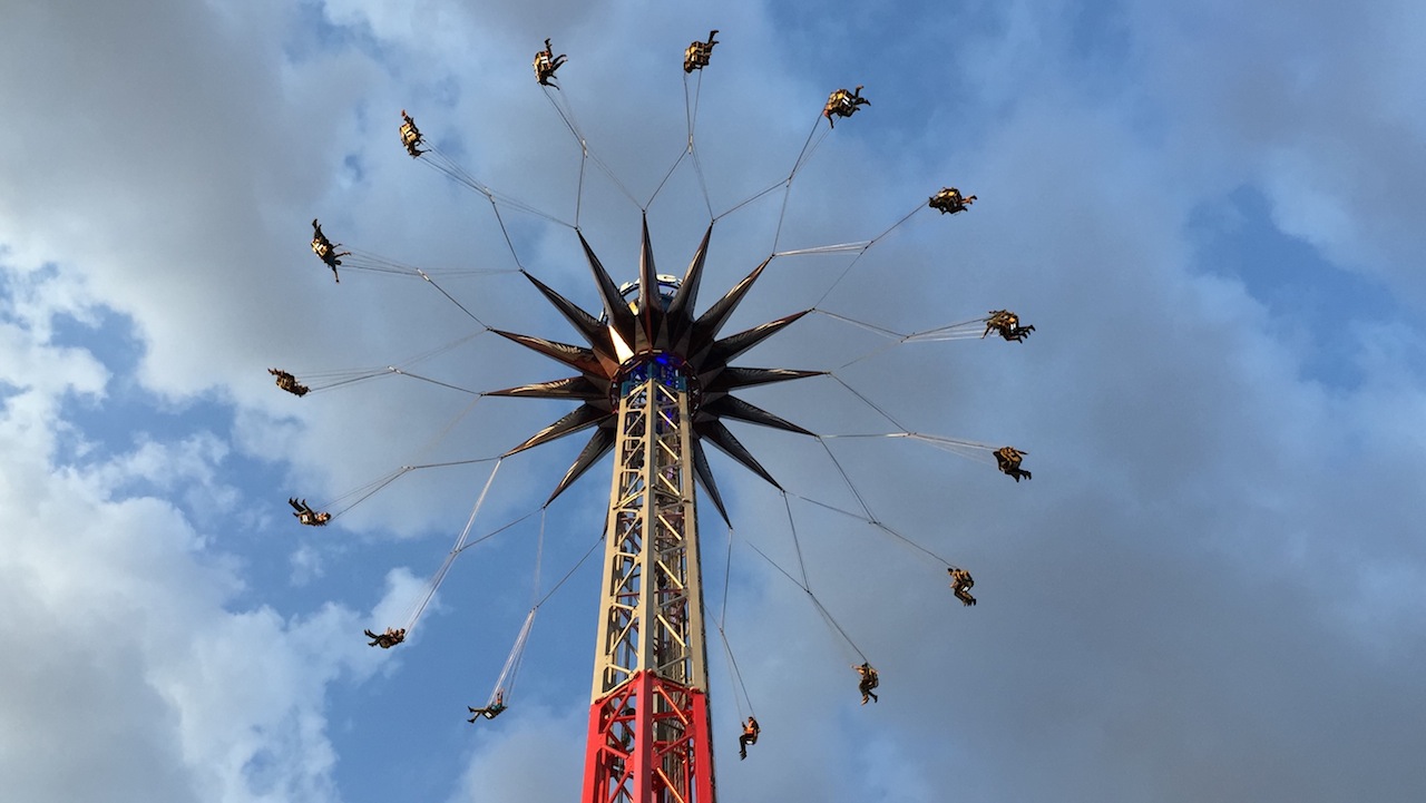 Six Flags Mexico's SkyScreamer Lights Up the Night Blooloop